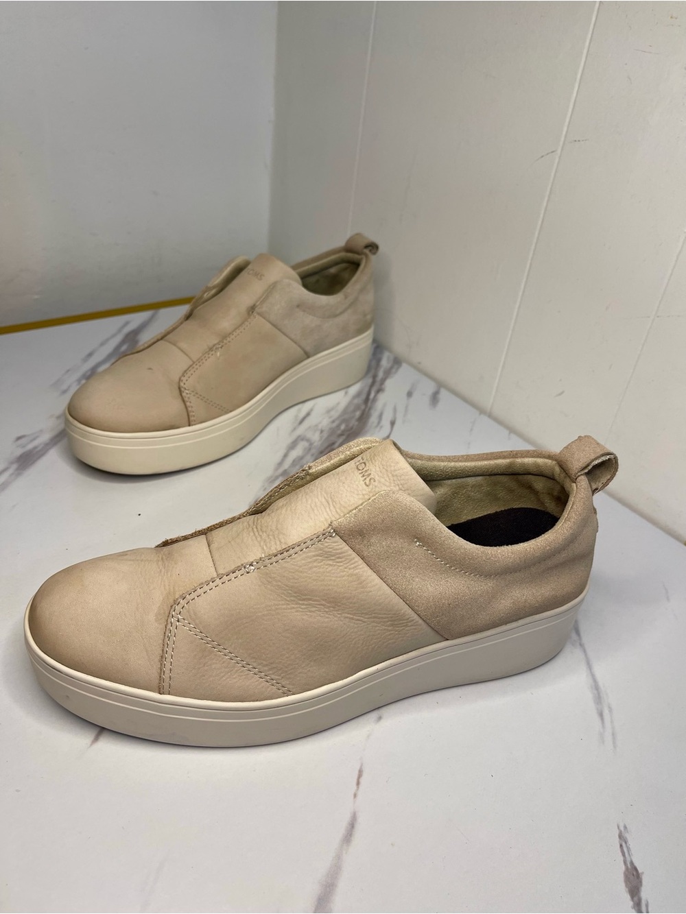 Toms Women's Slip-On Sneakers in Light Beige Size 9